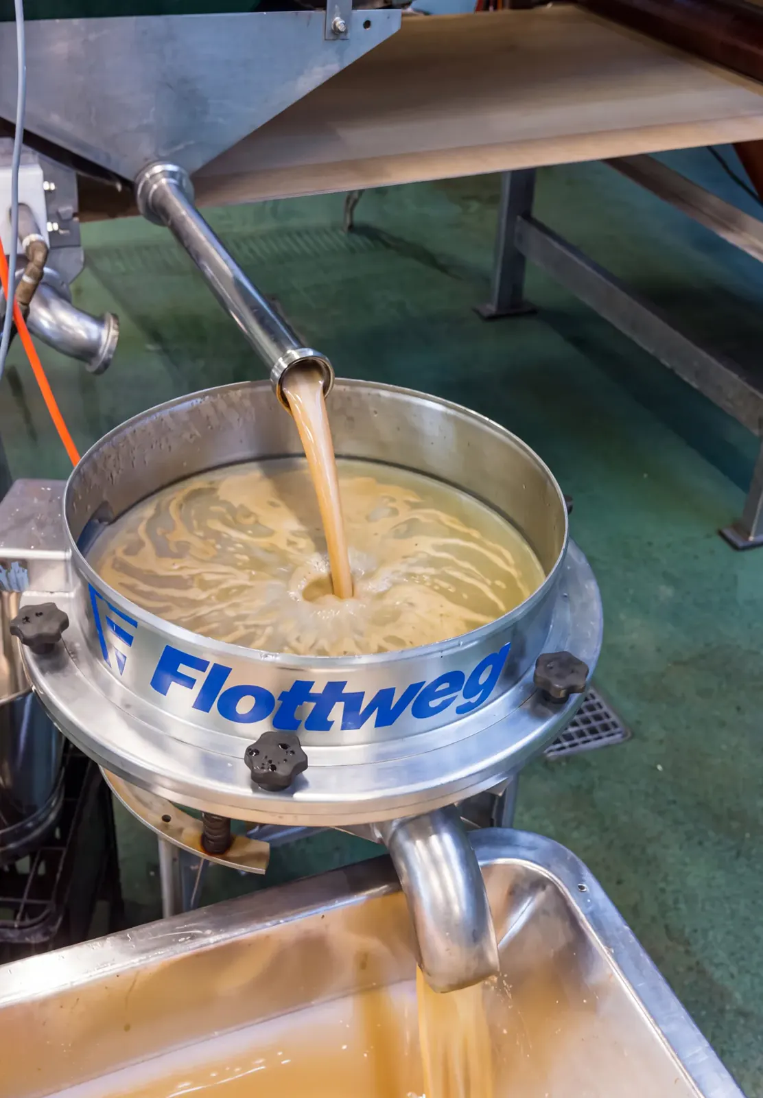 Frisch gepresster Apfelsaft aus unserer Anlage